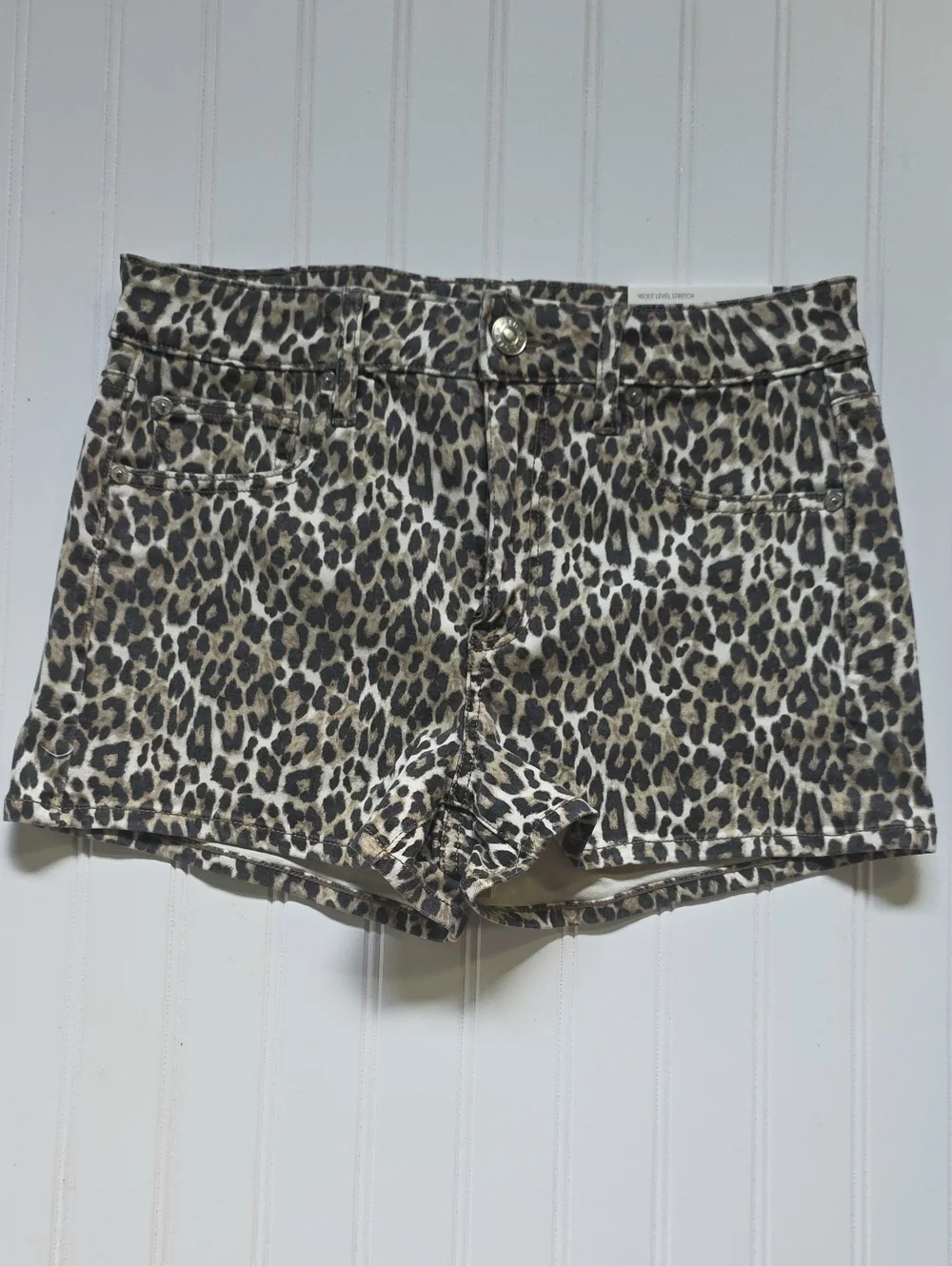 NWT American Eagle Leopard Print Next Level Stretch Shorts - Size 10